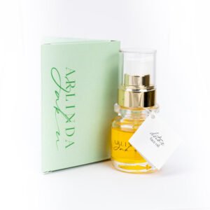 Olio viso Detox di Arlinda Jaku con confezione elegante verde e flacone in vetro con tappo dorato.